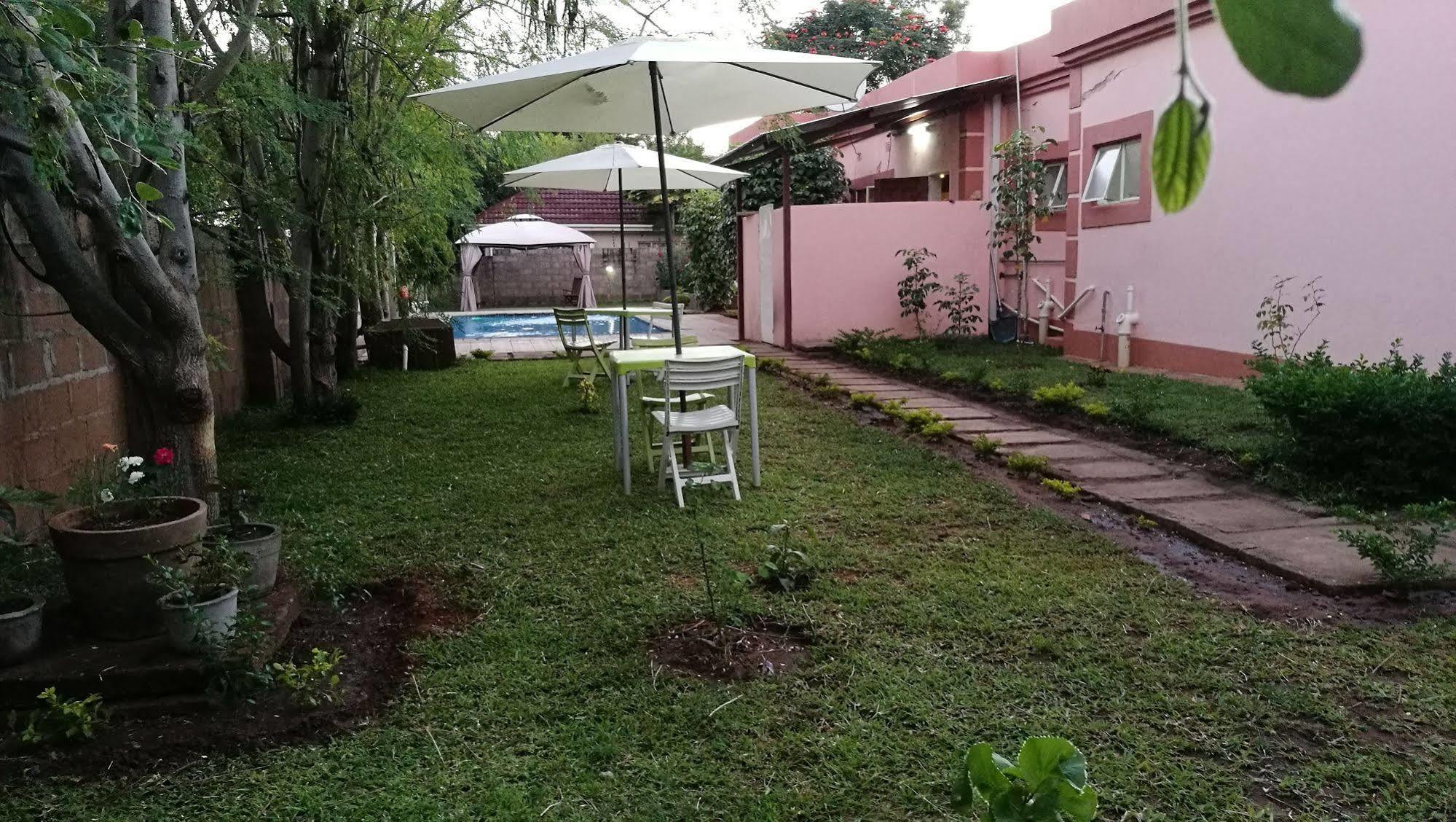 Lepatino Bed & Breakfast Ливингстон Экстерьер фото